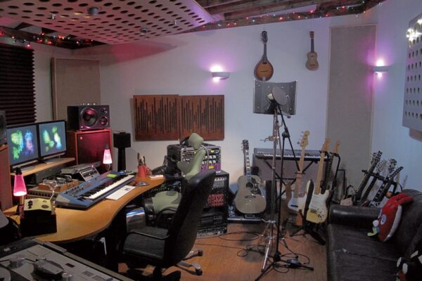 Rock The House: Easy Steps To Create Your Own Epic Music Studio